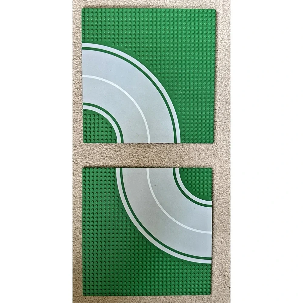 set of 2 Lego Baseplate Road 32 x 32 Curved Road Plates (6321-1) Green